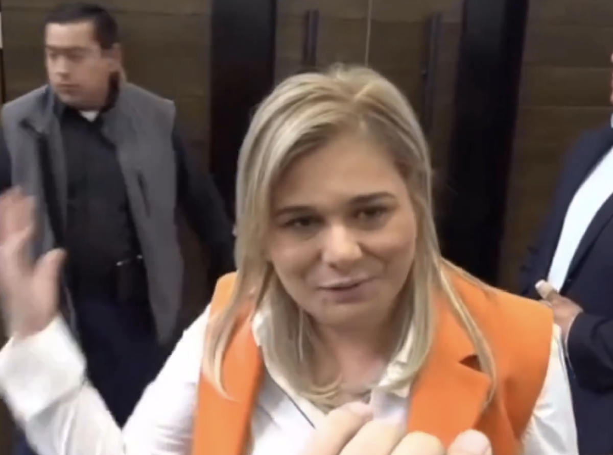 La Traen Medio Desgreñada